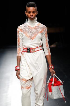 未来は不自然な自然、月への旅行を楽しく遊んだシアタープロダクツ【16-17AWウィメンズ】