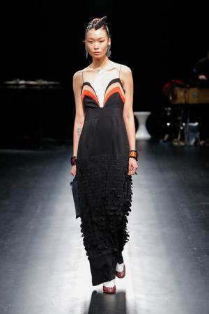 未来は不自然な自然、月への旅行を楽しく遊んだシアタープロダクツ【16-17AWウィメンズ】