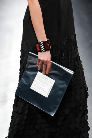 未来は不自然な自然、月への旅行を楽しく遊んだシアタープロダクツ【16-17AWウィメンズ】