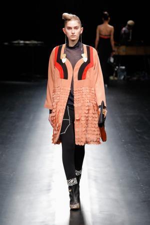 未来は不自然な自然、月への旅行を楽しく遊んだシアタープロダクツ【16-17AWウィメンズ】