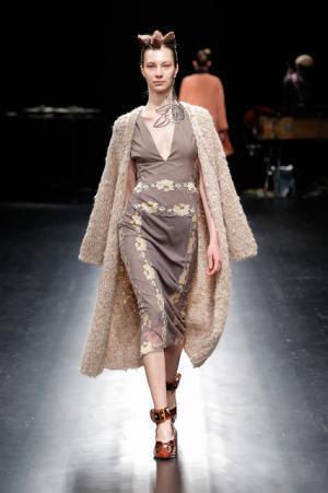 未来は不自然な自然、月への旅行を楽しく遊んだシアタープロダクツ【16-17AWウィメンズ】