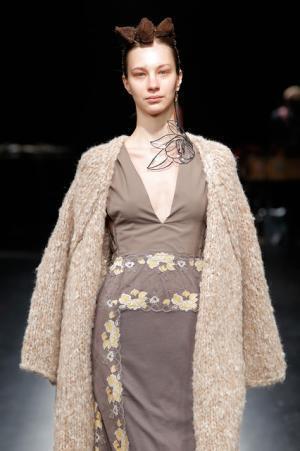 未来は不自然な自然、月への旅行を楽しく遊んだシアタープロダクツ【16-17AWウィメンズ】