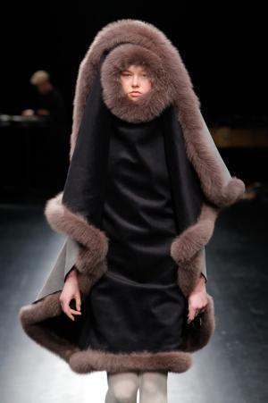 未来は不自然な自然、月への旅行を楽しく遊んだシアタープロダクツ【16-17AWウィメンズ】