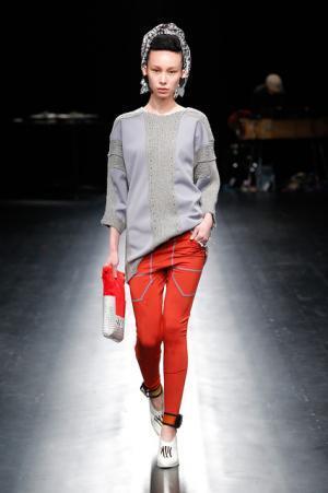 未来は不自然な自然、月への旅行を楽しく遊んだシアタープロダクツ【16-17AWウィメンズ】