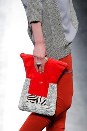 未来は不自然な自然、月への旅行を楽しく遊んだシアタープロダクツ【16-17AWウィメンズ】