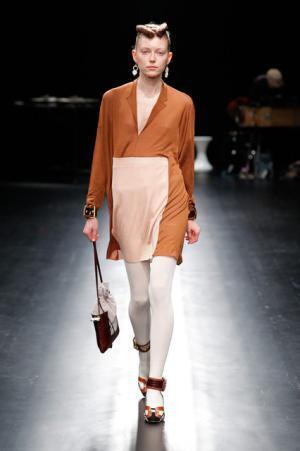 未来は不自然な自然、月への旅行を楽しく遊んだシアタープロダクツ【16-17AWウィメンズ】