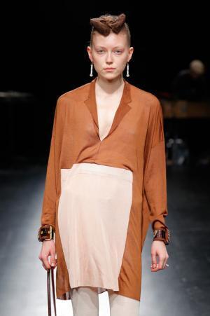 未来は不自然な自然、月への旅行を楽しく遊んだシアタープロダクツ【16-17AWウィメンズ】