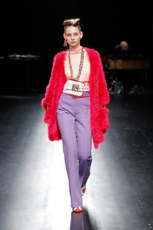 未来は不自然な自然、月への旅行を楽しく遊んだシアタープロダクツ【16-17AWウィメンズ】