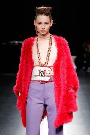 未来は不自然な自然、月への旅行を楽しく遊んだシアタープロダクツ【16-17AWウィメンズ】