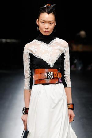 未来は不自然な自然、月への旅行を楽しく遊んだシアタープロダクツ【16-17AWウィメンズ】