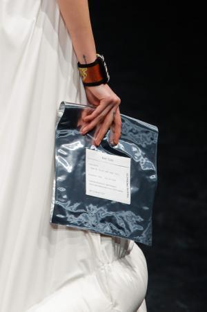 未来は不自然な自然、月への旅行を楽しく遊んだシアタープロダクツ【16-17AWウィメンズ】