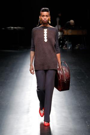 未来は不自然な自然、月への旅行を楽しく遊んだシアタープロダクツ【16-17AWウィメンズ】