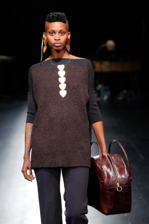 未来は不自然な自然、月への旅行を楽しく遊んだシアタープロダクツ【16-17AWウィメンズ】