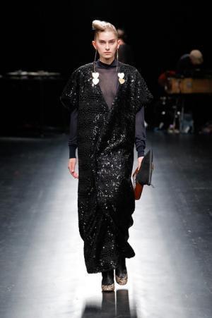 未来は不自然な自然、月への旅行を楽しく遊んだシアタープロダクツ【16-17AWウィメンズ】