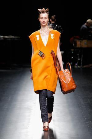 未来は不自然な自然、月への旅行を楽しく遊んだシアタープロダクツ【16-17AWウィメンズ】