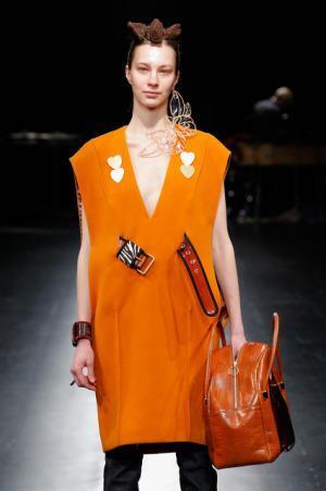 未来は不自然な自然、月への旅行を楽しく遊んだシアタープロダクツ【16-17AWウィメンズ】