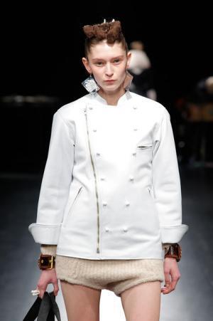 未来は不自然な自然、月への旅行を楽しく遊んだシアタープロダクツ【16-17AWウィメンズ】