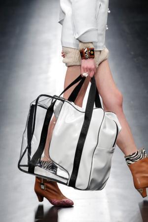 未来は不自然な自然、月への旅行を楽しく遊んだシアタープロダクツ【16-17AWウィメンズ】