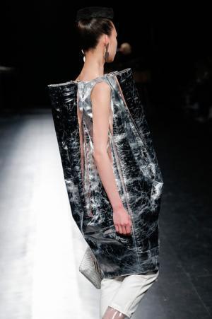 未来は不自然な自然、月への旅行を楽しく遊んだシアタープロダクツ【16-17AWウィメンズ】