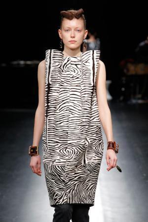 未来は不自然な自然、月への旅行を楽しく遊んだシアタープロダクツ【16-17AWウィメンズ】