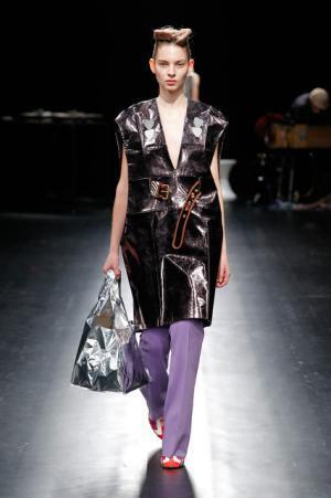 未来は不自然な自然、月への旅行を楽しく遊んだシアタープロダクツ【16-17AWウィメンズ】