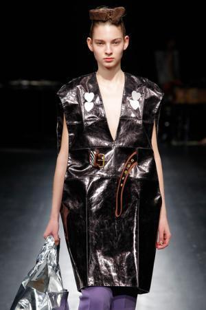 未来は不自然な自然、月への旅行を楽しく遊んだシアタープロダクツ【16-17AWウィメンズ】