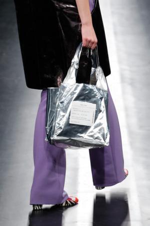 未来は不自然な自然、月への旅行を楽しく遊んだシアタープロダクツ【16-17AWウィメンズ】