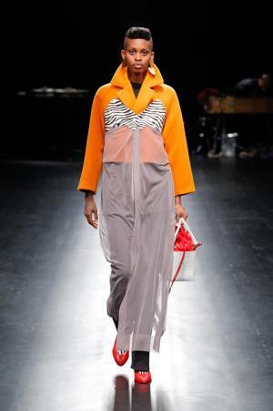 未来は不自然な自然、月への旅行を楽しく遊んだシアタープロダクツ【16-17AWウィメンズ】