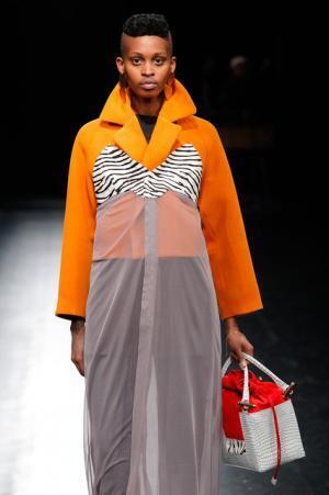 未来は不自然な自然、月への旅行を楽しく遊んだシアタープロダクツ【16-17AWウィメンズ】