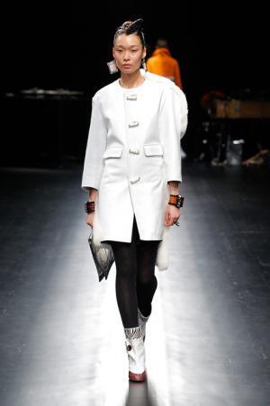 未来は不自然な自然、月への旅行を楽しく遊んだシアタープロダクツ【16-17AWウィメンズ】