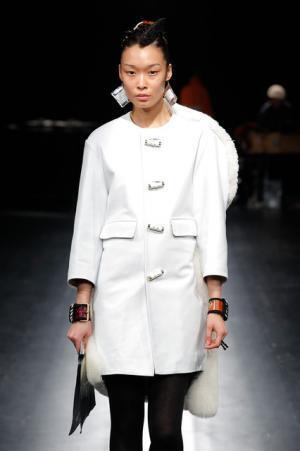 未来は不自然な自然、月への旅行を楽しく遊んだシアタープロダクツ【16-17AWウィメンズ】