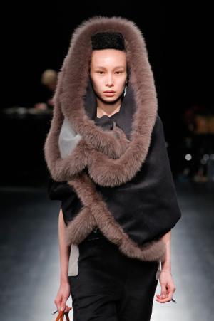 未来は不自然な自然、月への旅行を楽しく遊んだシアタープロダクツ【16-17AWウィメンズ】