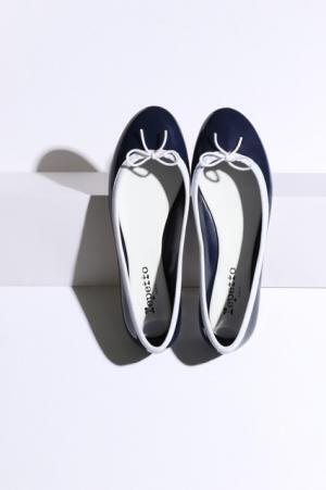 レペットから雨の日でも履けるシューズ「サンドリオン・ベイビー」の新色