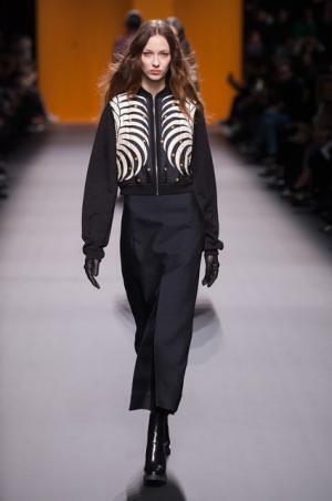 エルメス、メゾンのヘリテージに立ち返り至高の美を追求【16-17AWウィメンズ】