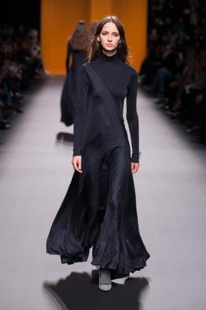 エルメス、メゾンのヘリテージに立ち返り至高の美を追求【16-17AWウィメンズ】