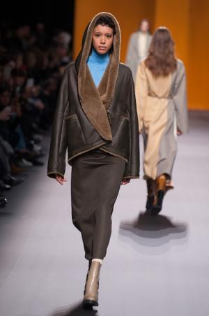 エルメス、メゾンのヘリテージに立ち返り至高の美を追求【16-17AWウィメンズ】