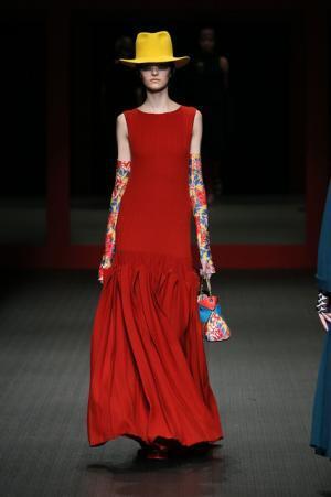 ジャパンラグジュアリーの原点をスニーカースタイルで見せたヒロココシノ【16-17AWウィメンズ】