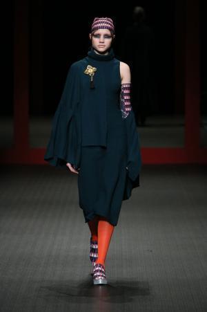 ジャパンラグジュアリーの原点をスニーカースタイルで見せたヒロココシノ【16-17AWウィメンズ】