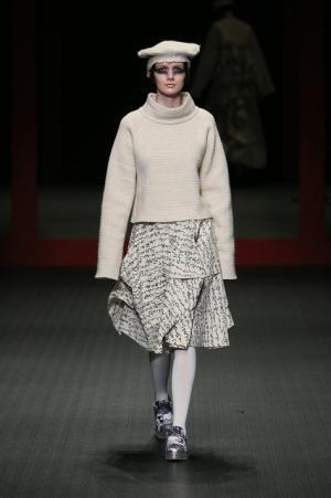 ジャパンラグジュアリーの原点をスニーカースタイルで見せたヒロココシノ【16-17AWウィメンズ】