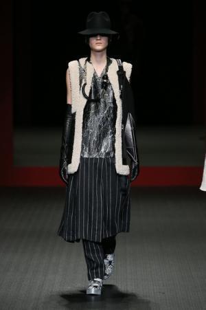 ジャパンラグジュアリーの原点をスニーカースタイルで見せたヒロココシノ【16-17AWウィメンズ】