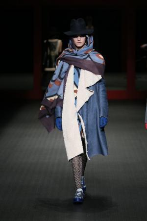 ジャパンラグジュアリーの原点をスニーカースタイルで見せたヒロココシノ【16-17AWウィメンズ】