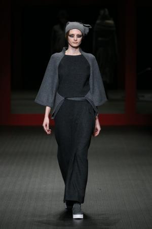 ジャパンラグジュアリーの原点をスニーカースタイルで見せたヒロココシノ【16-17AWウィメンズ】