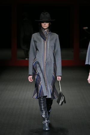 ジャパンラグジュアリーの原点をスニーカースタイルで見せたヒロココシノ【16-17AWウィメンズ】