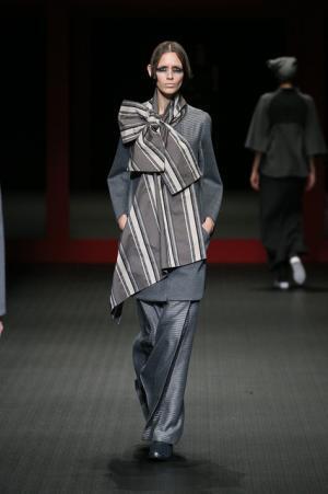 ジャパンラグジュアリーの原点をスニーカースタイルで見せたヒロココシノ【16-17AWウィメンズ】