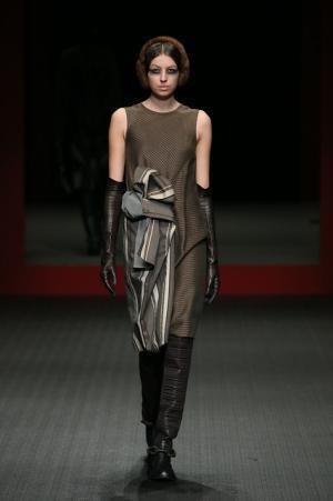 ジャパンラグジュアリーの原点をスニーカースタイルで見せたヒロココシノ【16-17AWウィメンズ】