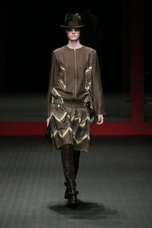 ジャパンラグジュアリーの原点をスニーカースタイルで見せたヒロココシノ【16-17AWウィメンズ】