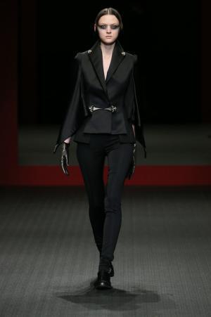 ジャパンラグジュアリーの原点をスニーカースタイルで見せたヒロココシノ【16-17AWウィメンズ】