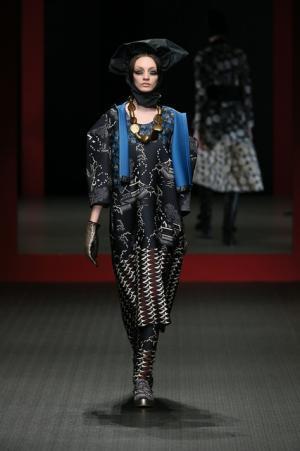 ジャパンラグジュアリーの原点をスニーカースタイルで見せたヒロココシノ【16-17AWウィメンズ】