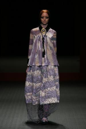 ジャパンラグジュアリーの原点をスニーカースタイルで見せたヒロココシノ【16-17AWウィメンズ】