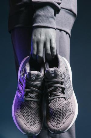 アディダス×ハイスノーバイエティー、ウルトラブースト＆キャンパス80sがベースの新作スニーカー